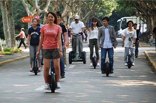    Xe điện một b&aacute;nh-xu hướng mới